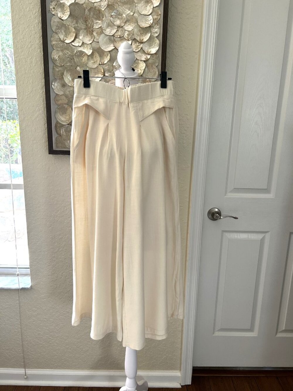 NWOT Beige Cotton Blend Wide Leg Cropped Pants